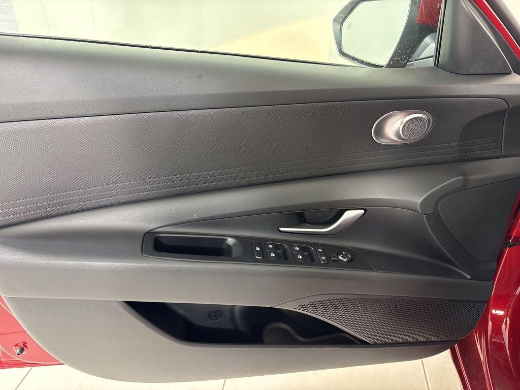 Thumbnail: 2025 Hyundai Elantra - 16