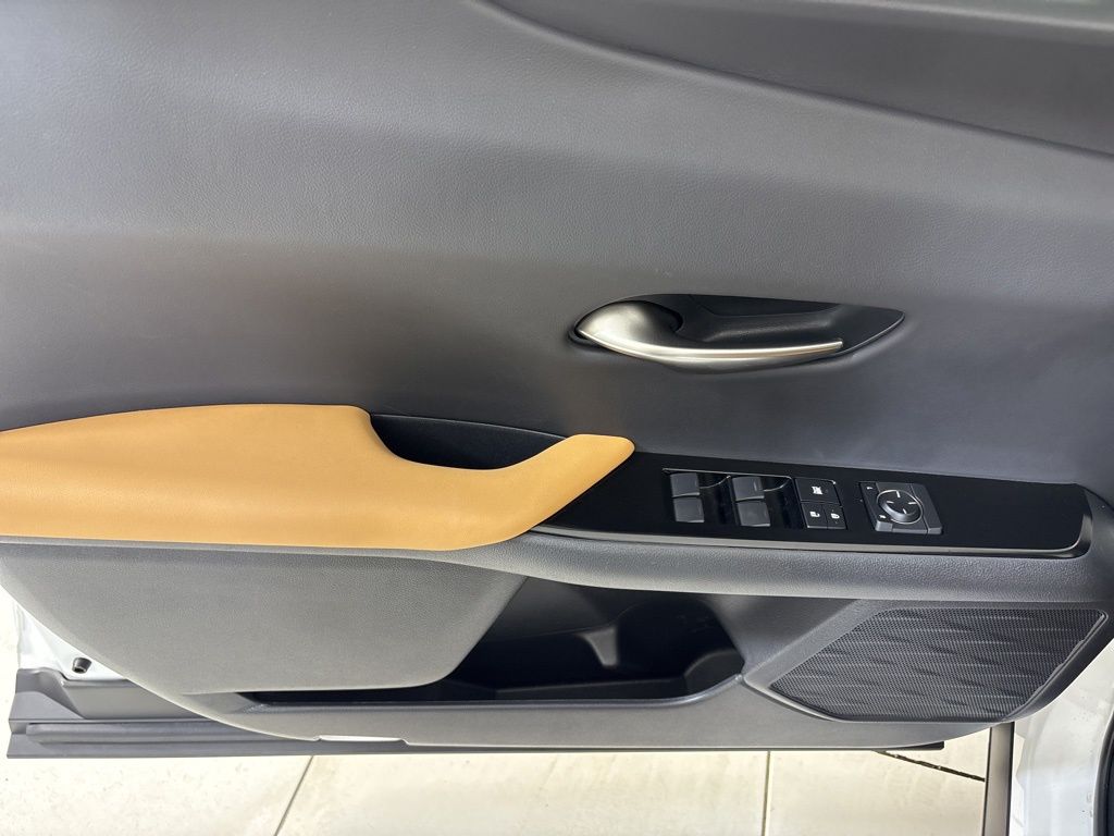 Thumbnail: 2023 Lexus UX - 16