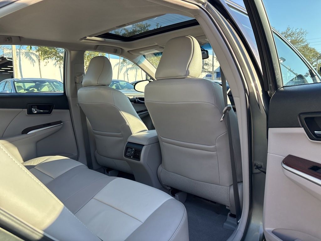 Thumbnail: 2012 Toyota Camry - 16