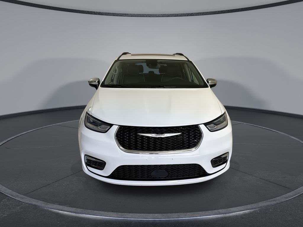 Thumbnail: 2023 Chrysler Pacifica - 3