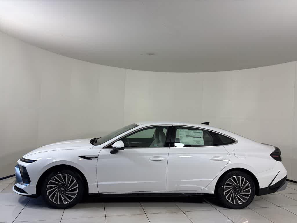 New 2025 Hyundai Sonata Hybrid SEL Sedan
