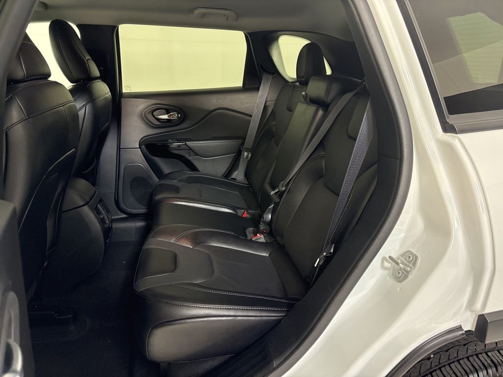 Thumbnail: 2023 Jeep Cherokee - 17