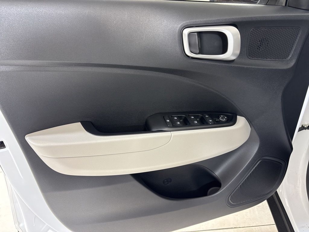 Thumbnail: 2023 Hyundai Venue - 16