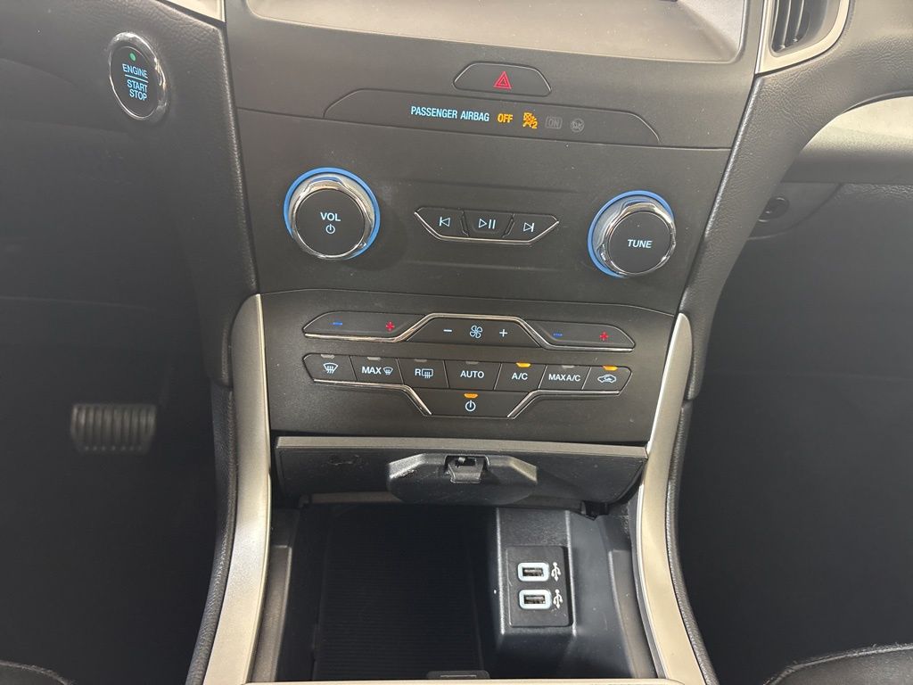 Thumbnail: 2019 Ford Edge - 28