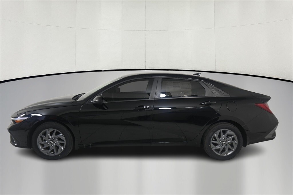Thumbnail: 2024 Hyundai Elantra - 4