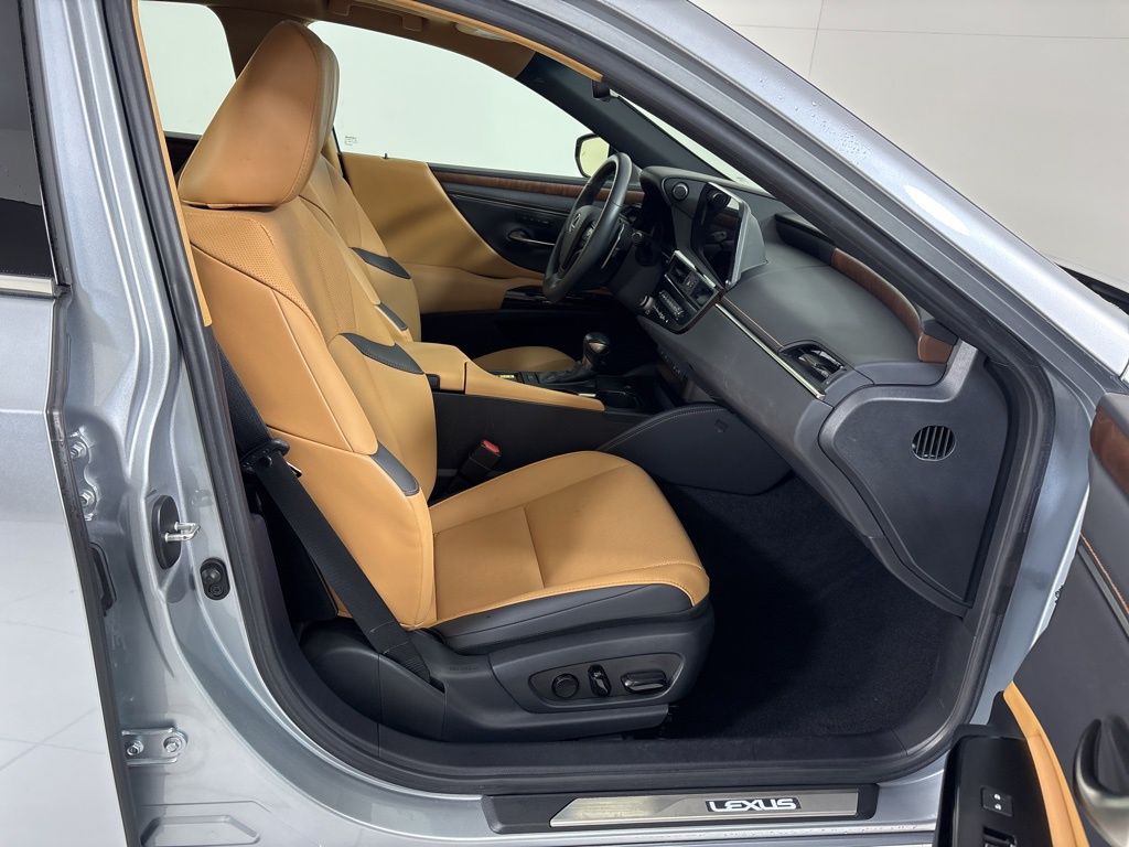 Thumbnail: 2023 Lexus ES - 12