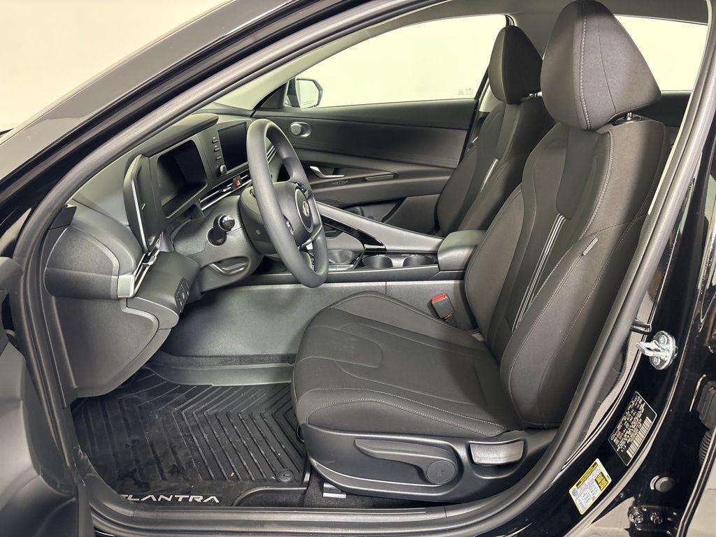 Thumbnail: 2025 Hyundai Elantra - 15