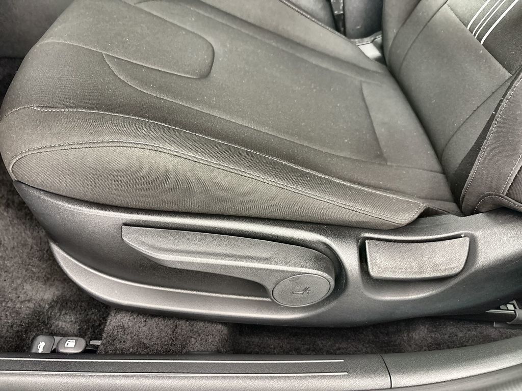 2025 Hyundai Elantra Blue - Photo 14