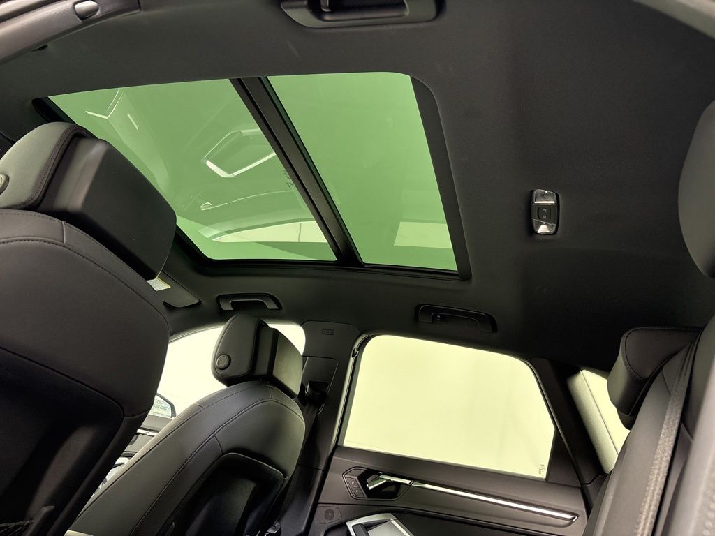 Thumbnail: 2023 Audi Q3 - 19