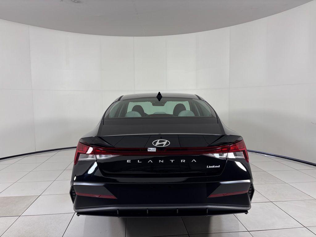 Thumbnail: 2026 Hyundai Elantra - 4