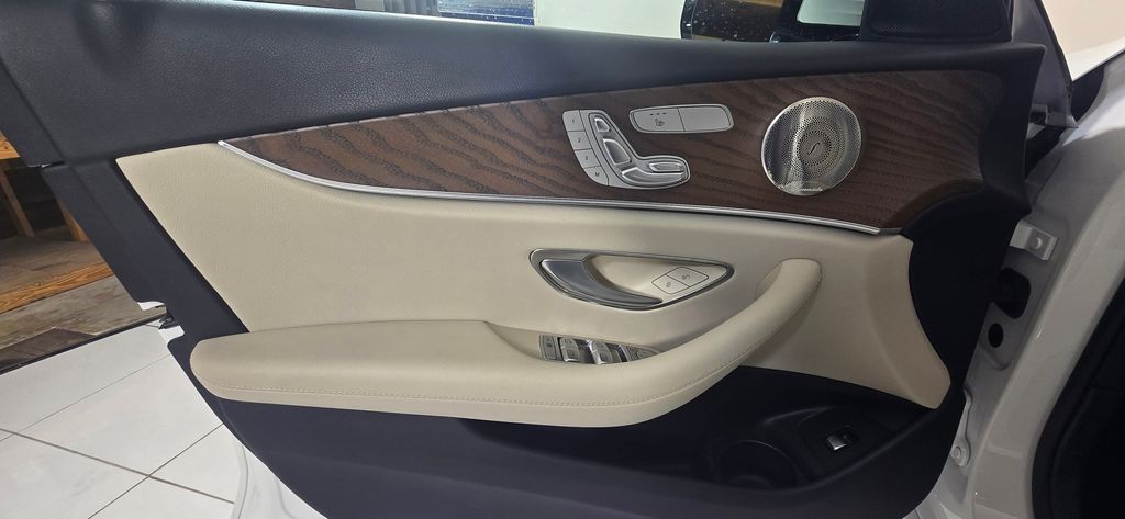 Thumbnail: 2023 Mercedes-Benz E-Class - 9