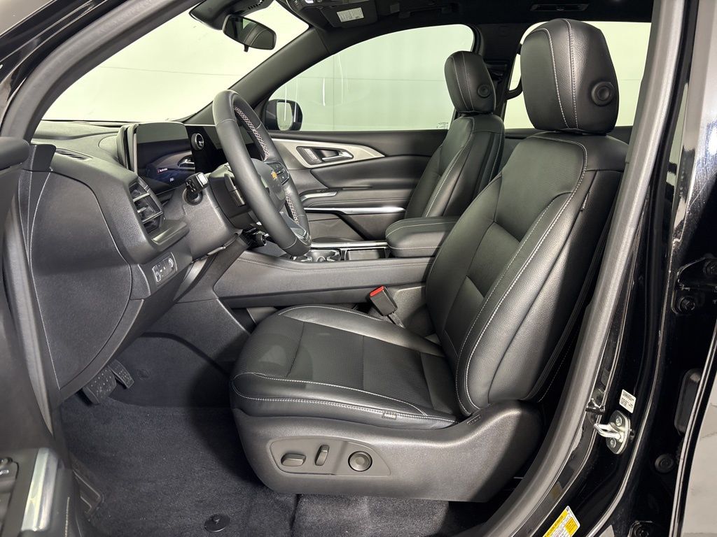 Thumbnail: 2025 Chevrolet Traverse - 14