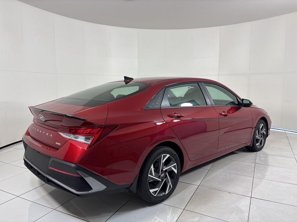 Thumbnail: 2025 Hyundai Elantra - 5