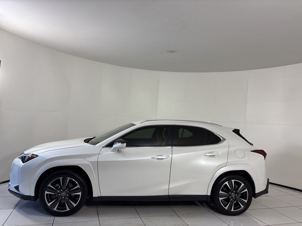 Thumbnail: 2023 Lexus UX - 2