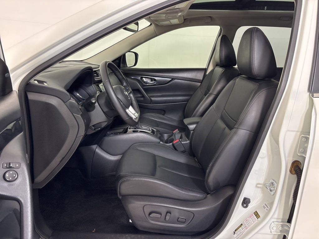Thumbnail: 2018 Nissan Rogue - 16