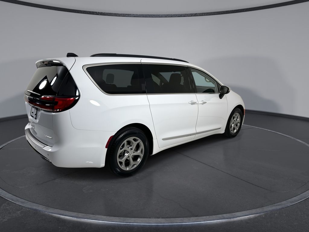 Thumbnail: 2023 Chrysler Pacifica - 8