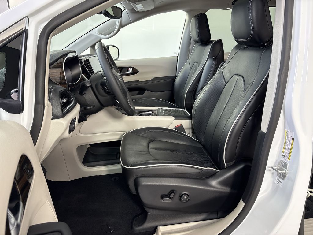 Thumbnail: 2023 Chrysler Pacifica - 13