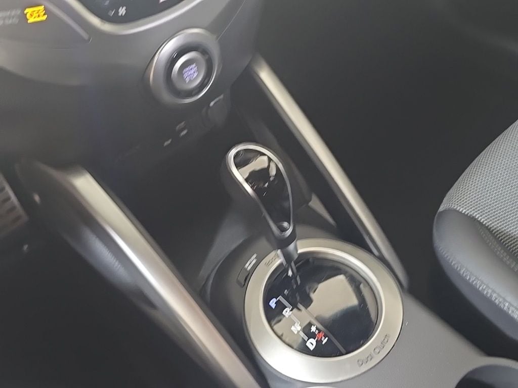 Thumbnail: 2016 Hyundai Veloster - 22