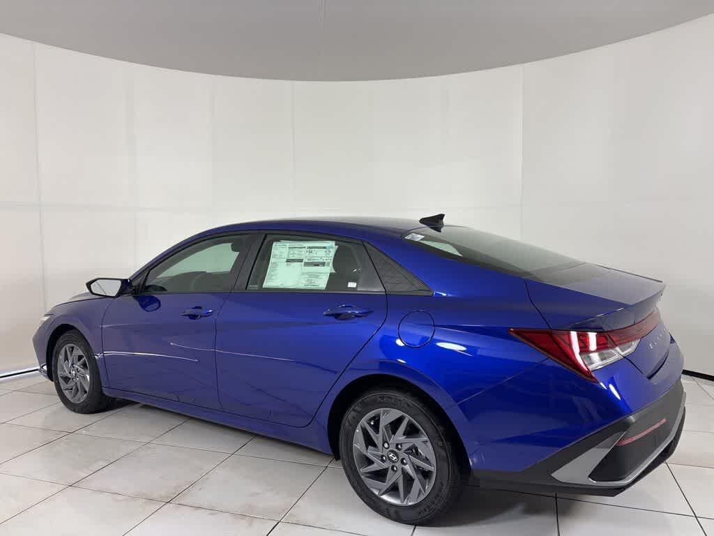 New 2025 Hyundai Elantra Hybrid Blue Sedan