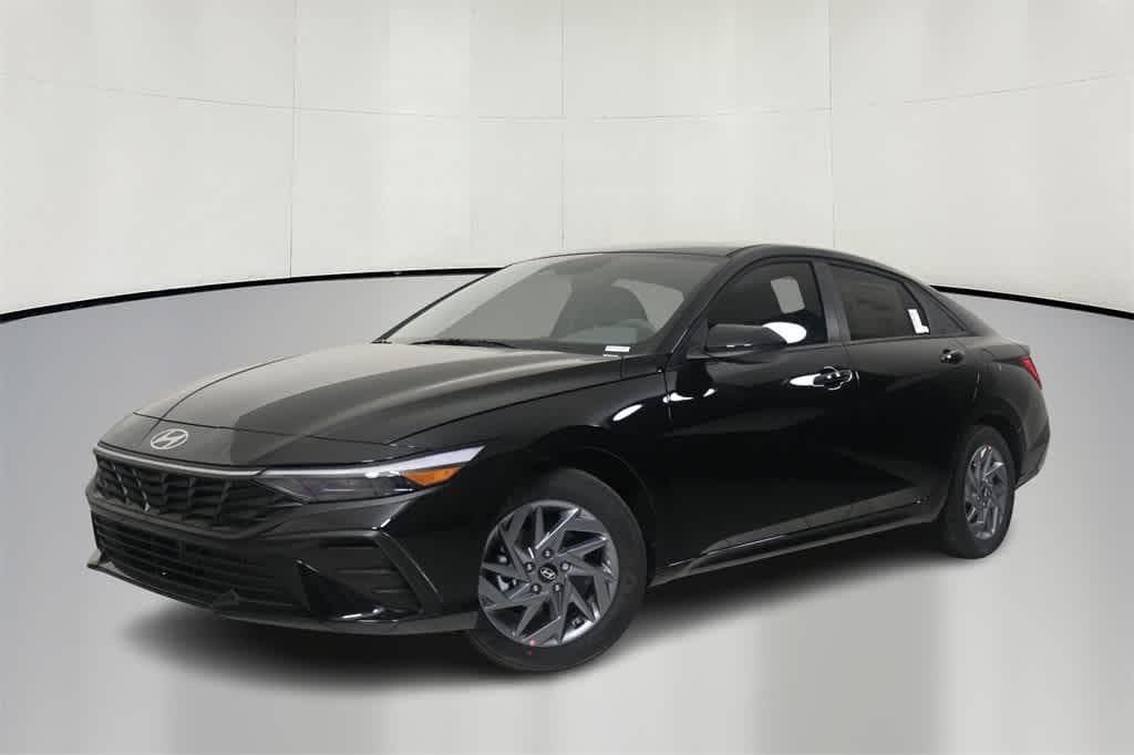 Thumbnail: 2025 Hyundai Elantra - 3