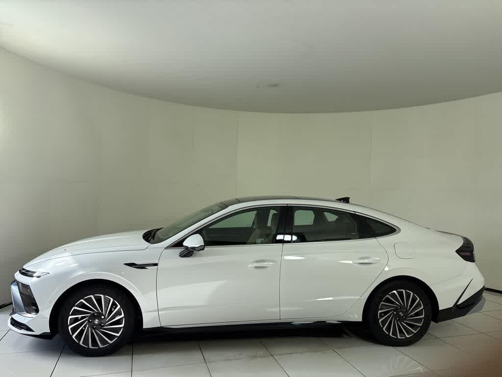 New 2025 Hyundai Sonata Hybrid Limited Sedan