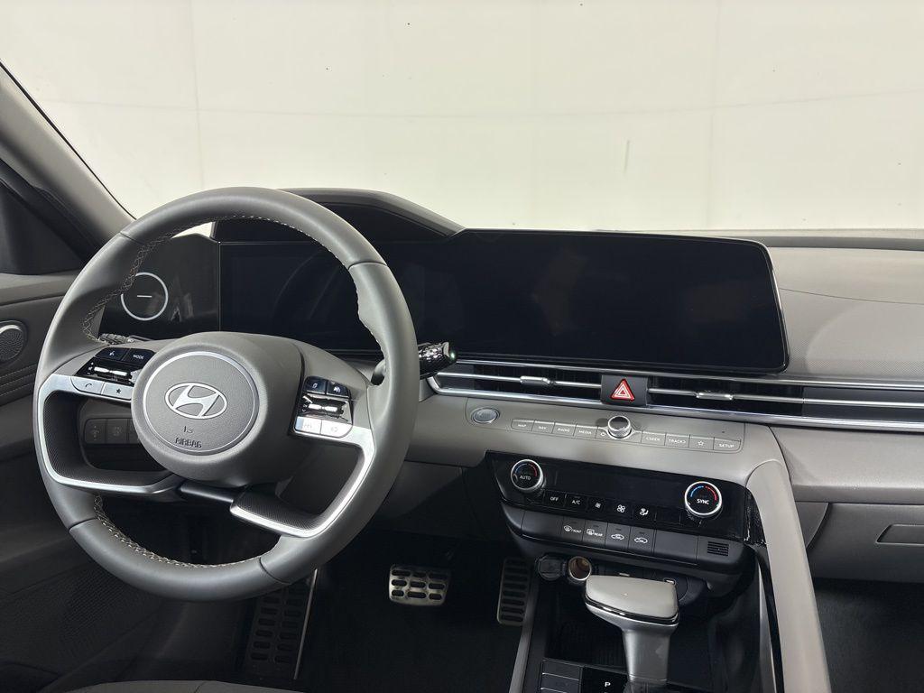 Thumbnail: 2025 Hyundai Elantra - 21