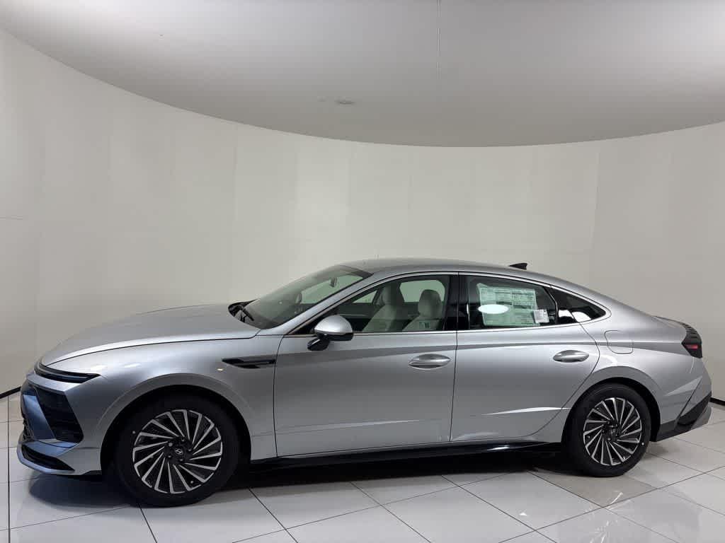 New 2025 Hyundai Sonata Hybrid SEL Sedan