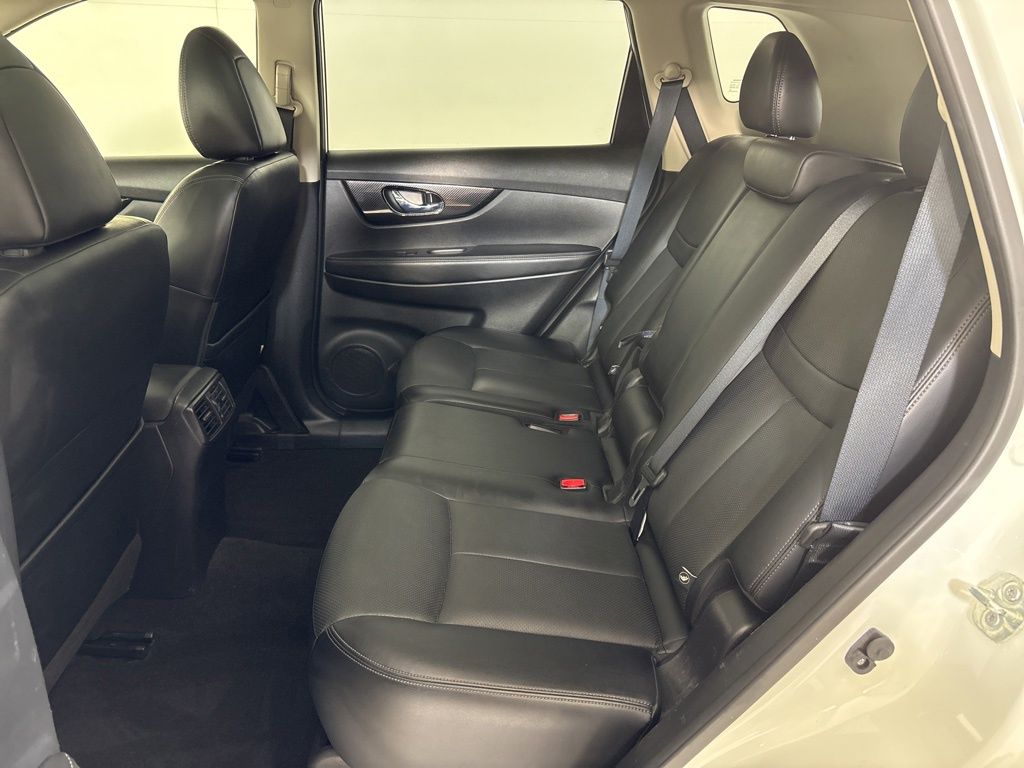 Thumbnail: 2018 Nissan Rogue - 23