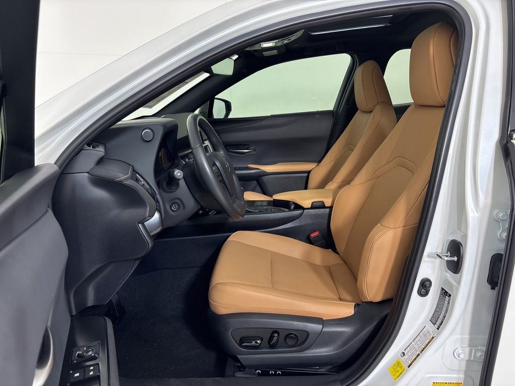 Thumbnail: 2023 Lexus UX - 14