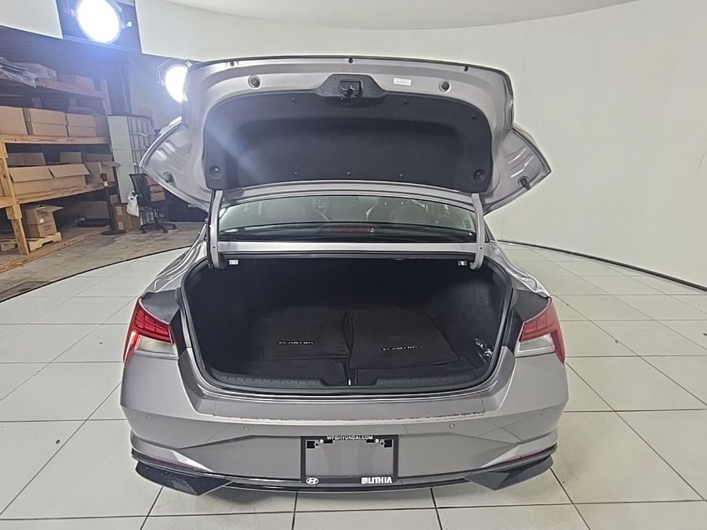 Thumbnail: 2022 Hyundai Elantra - 31