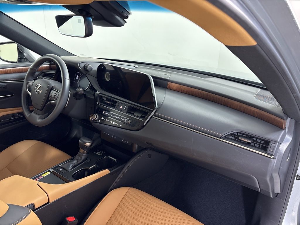 Thumbnail: 2023 Lexus ES - 13