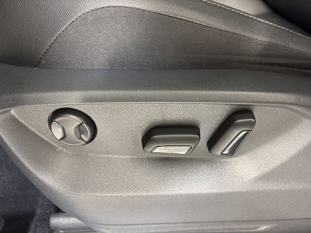 Thumbnail: 2020 Volkswagen Tiguan - 15