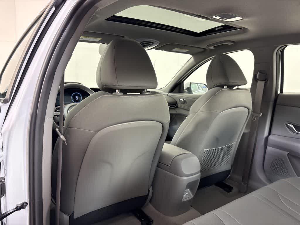 Thumbnail: 2025 Hyundai Elantra - 17