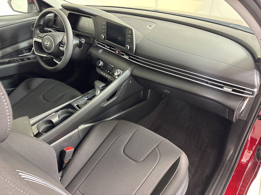 Thumbnail: 2025 Hyundai Elantra - 13