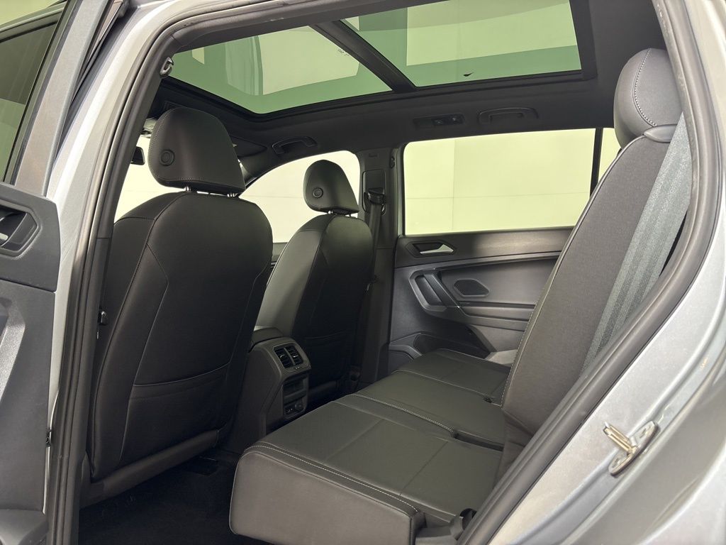 Thumbnail: 2020 Volkswagen Tiguan - 18