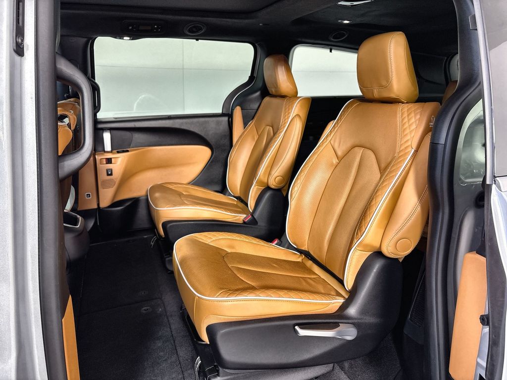 Thumbnail: 2023 Chrysler Pacifica - 25