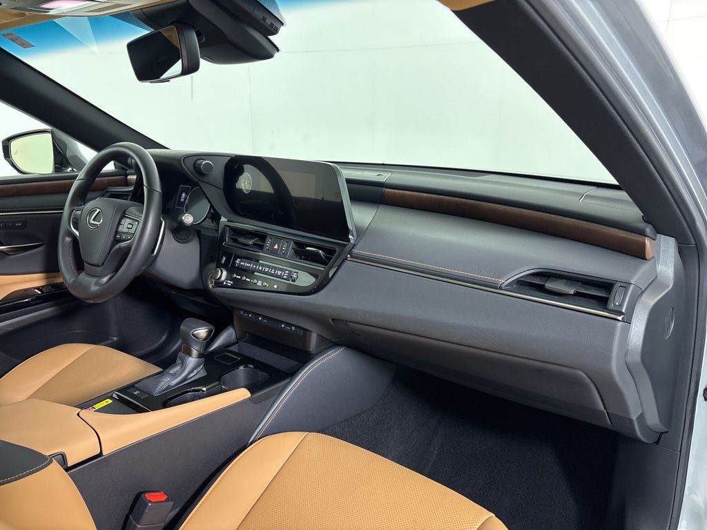 Thumbnail: 2023 Lexus ES - 16