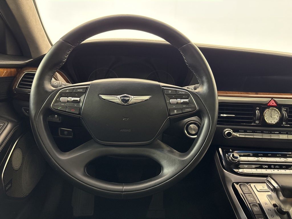 Thumbnail: 2017 Genesis G90 - 21