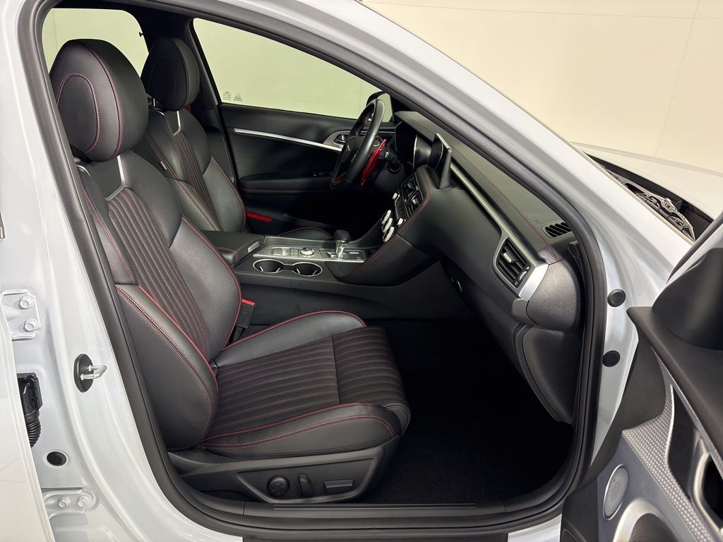 Thumbnail: 2023 Genesis G70 - 12