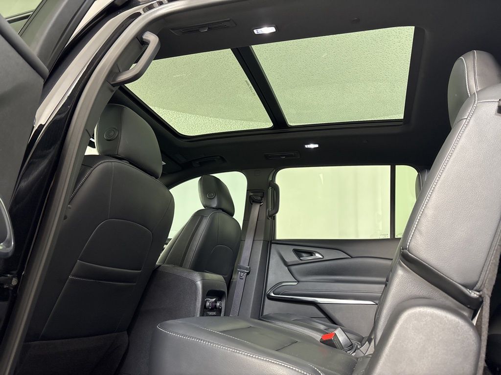 Thumbnail: 2025 Chevrolet Traverse - 18