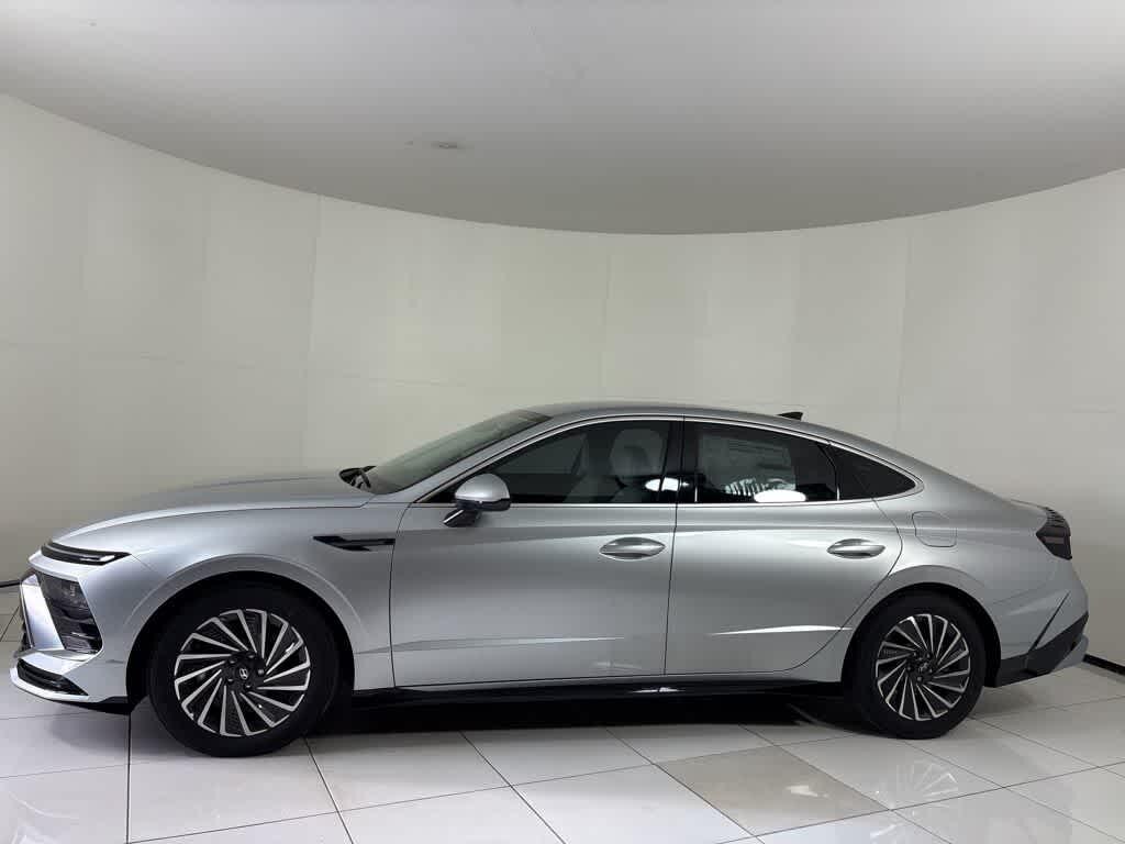 New 2025 Hyundai Sonata Hybrid SEL Sedan