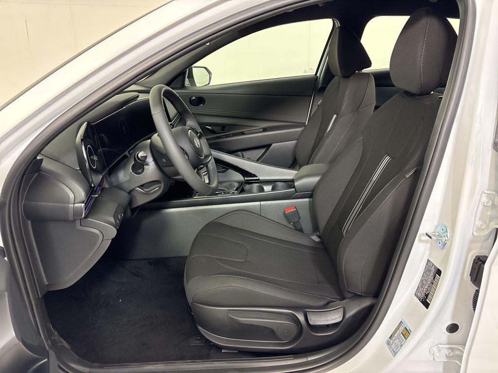 Thumbnail: 2025 Hyundai Elantra - 15