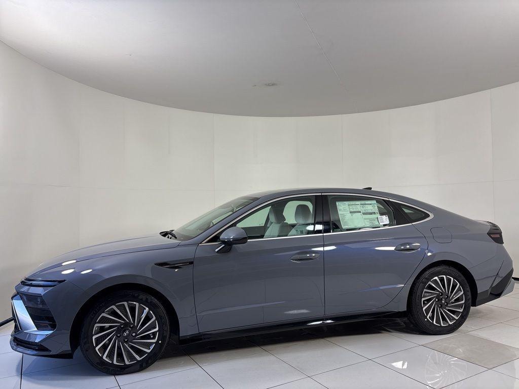 New 2025 Hyundai Sonata Hybrid SEL Sedan