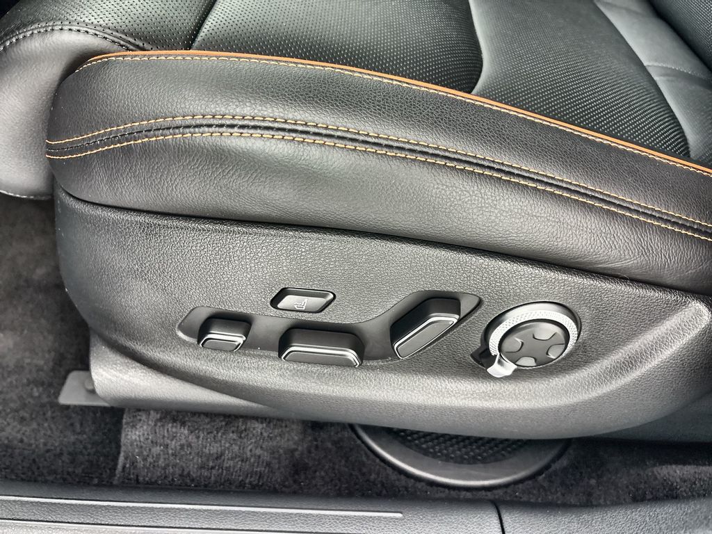 2026 GENESIS GV70 Sport Advanced - Photo 14
