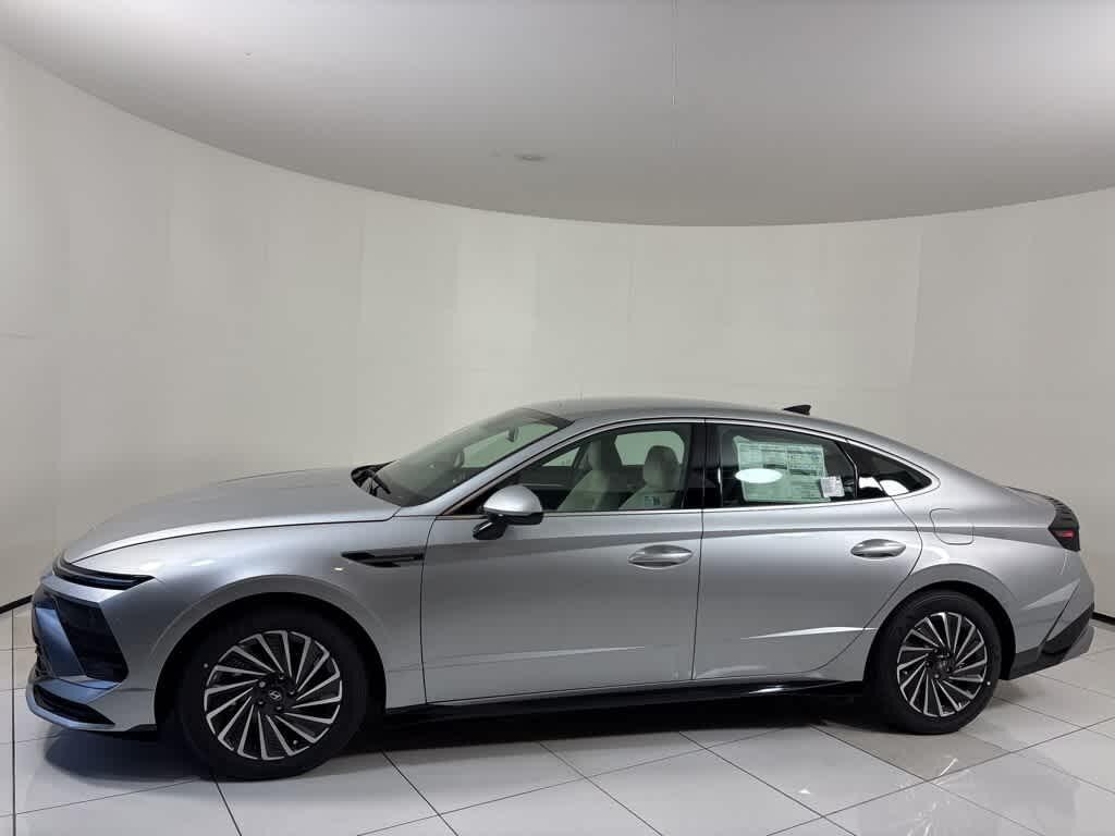 New 2025 Hyundai Sonata Hybrid SEL Sedan