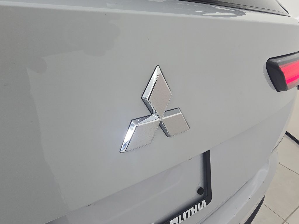 Thumbnail: 2024 Mitsubishi Outlander - 25
