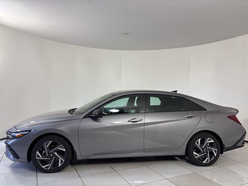New 2025 Hyundai Elantra Hybrid SEL Sport Sedan