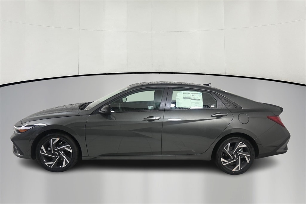 Thumbnail: 2025 Hyundai Elantra - 4