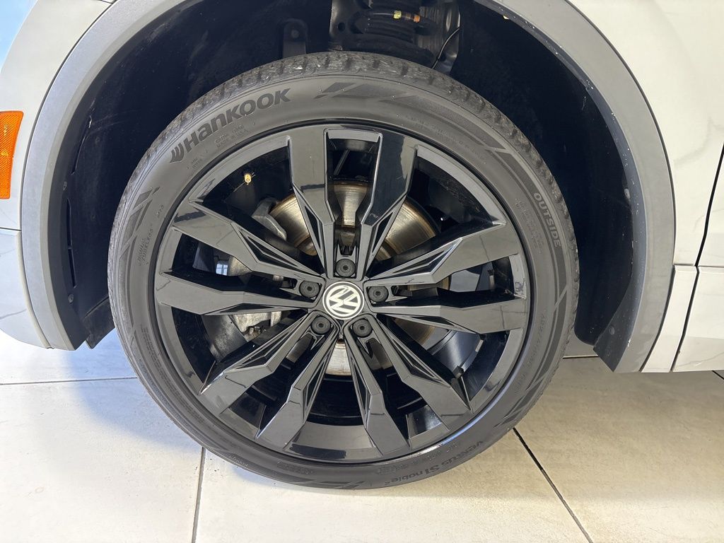 Thumbnail: 2020 Volkswagen Tiguan - 9