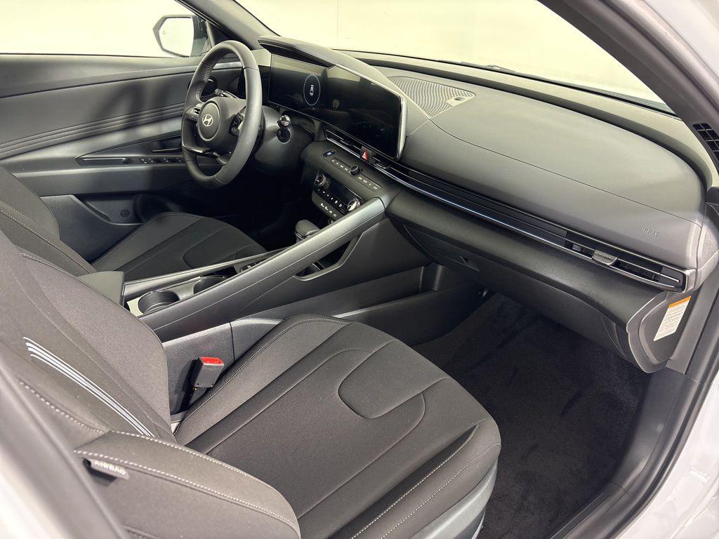 Thumbnail: 2025 Hyundai Elantra - 13